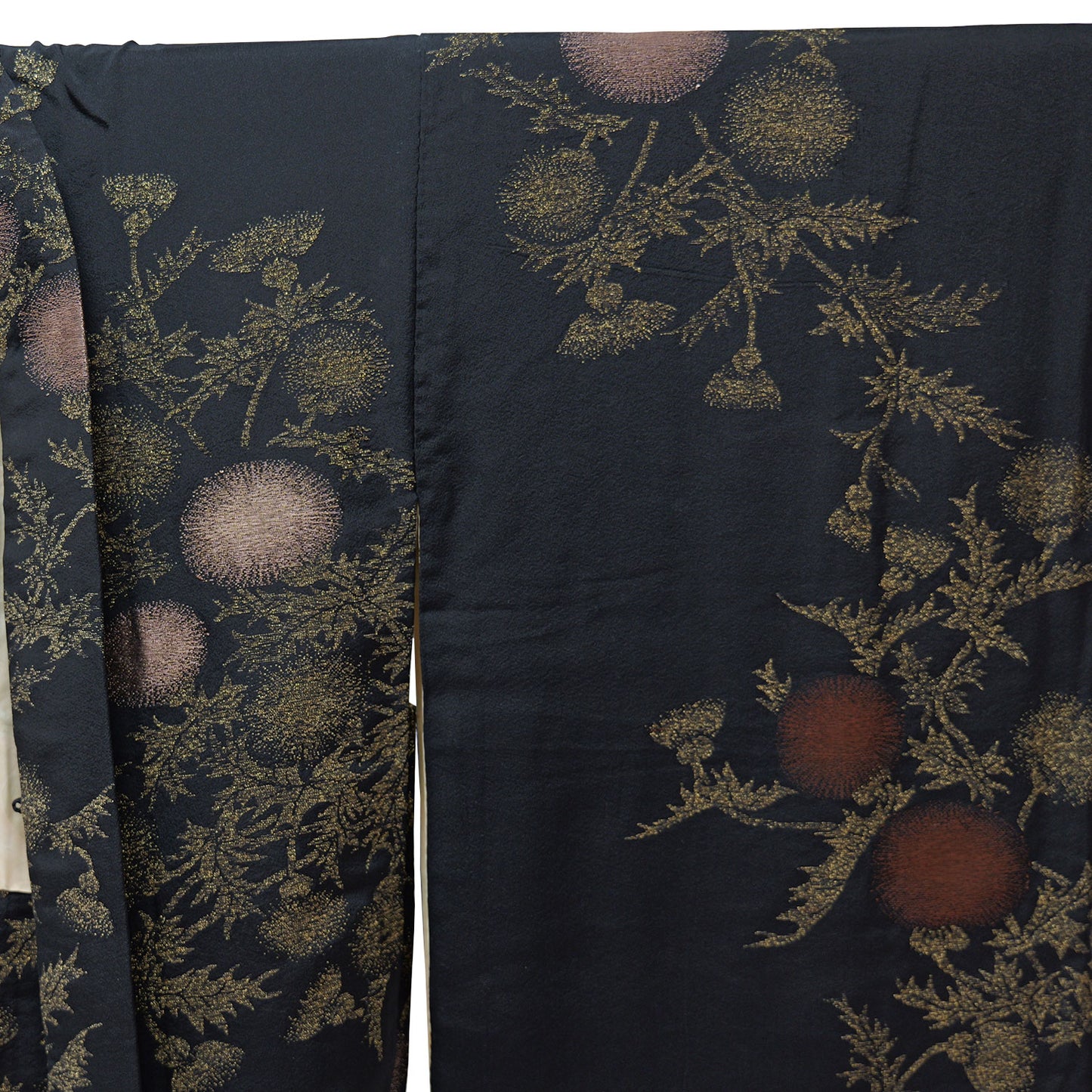 A lacquered haori coat with a thistle pattern and a single crest on the back|背中に一つ紋があるアザミ柄の漆織りの羽織