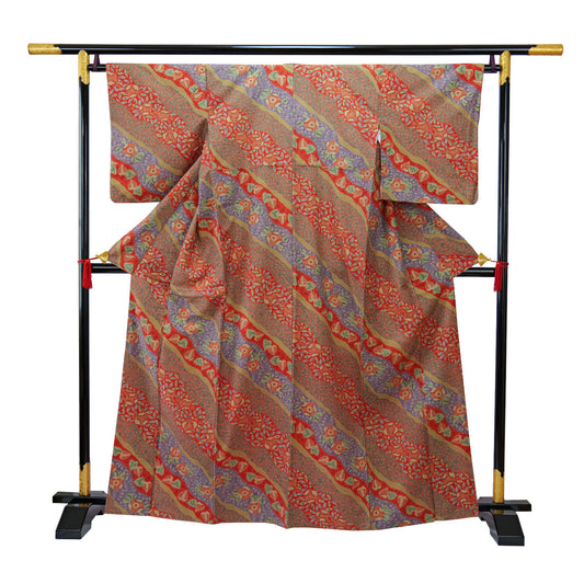 A tsumugi silk fabric with a striking bright orange color|鮮やかなオレンジが印象的な紬