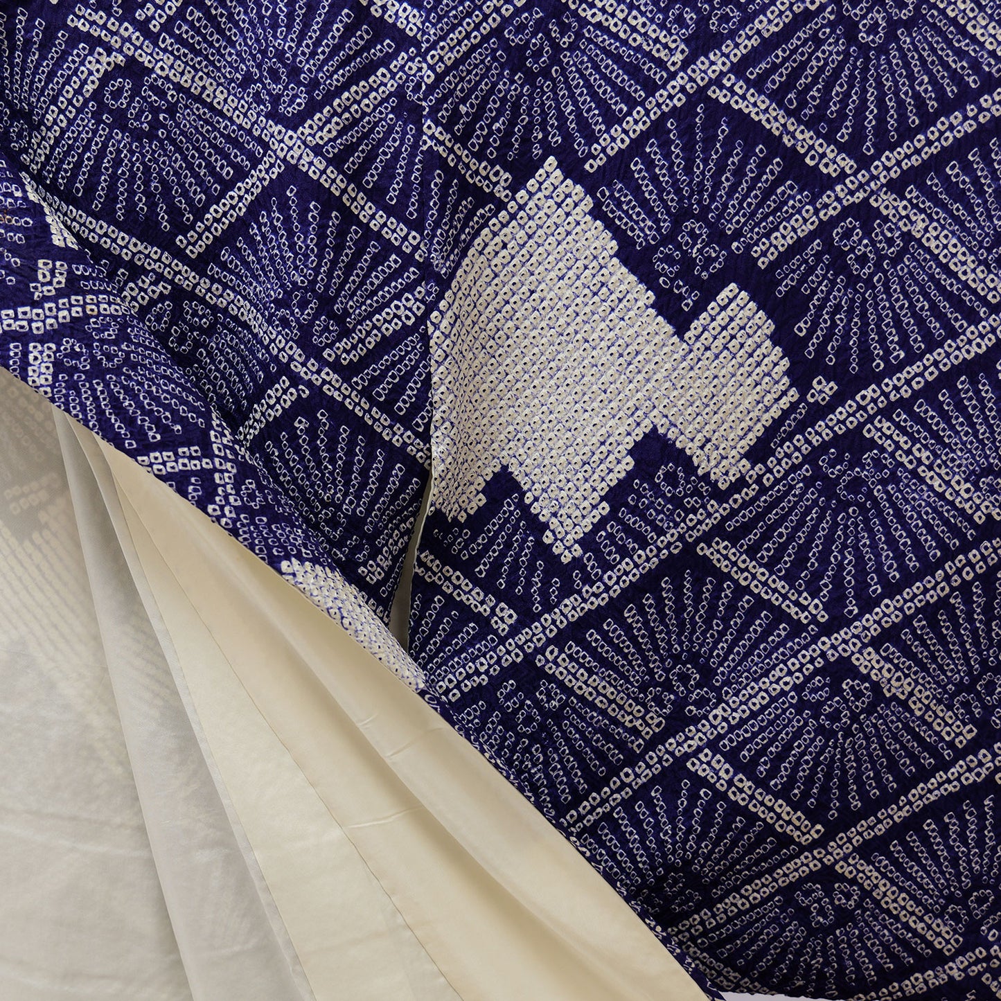 Dark purple kimono with all-over hand-dyed tie-dye pattern|濃い紫の総手絞り着物