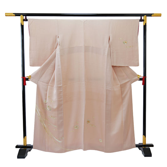 An elegant light pink kimono with a subtle pattern|薄いピンク色の上品な付け下げ
