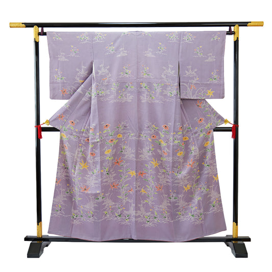 A light purple kimono with a beautiful, colorful bingata pattern|薄い紫色の着物にカラフルな紅型が美しい小紋