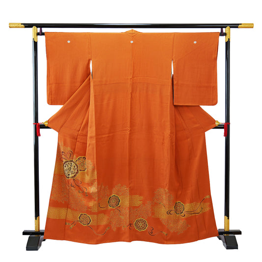 An eye-catching orange formal kimono with five family crests|インパクトのあるオレンジ色の五つ紋入り色留め袖