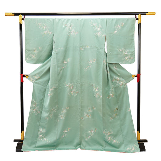 A rare, tall-sized emerald green kimono with a patterned hem|珍しい長身サイズのエメラルドグリーンの付け下げ