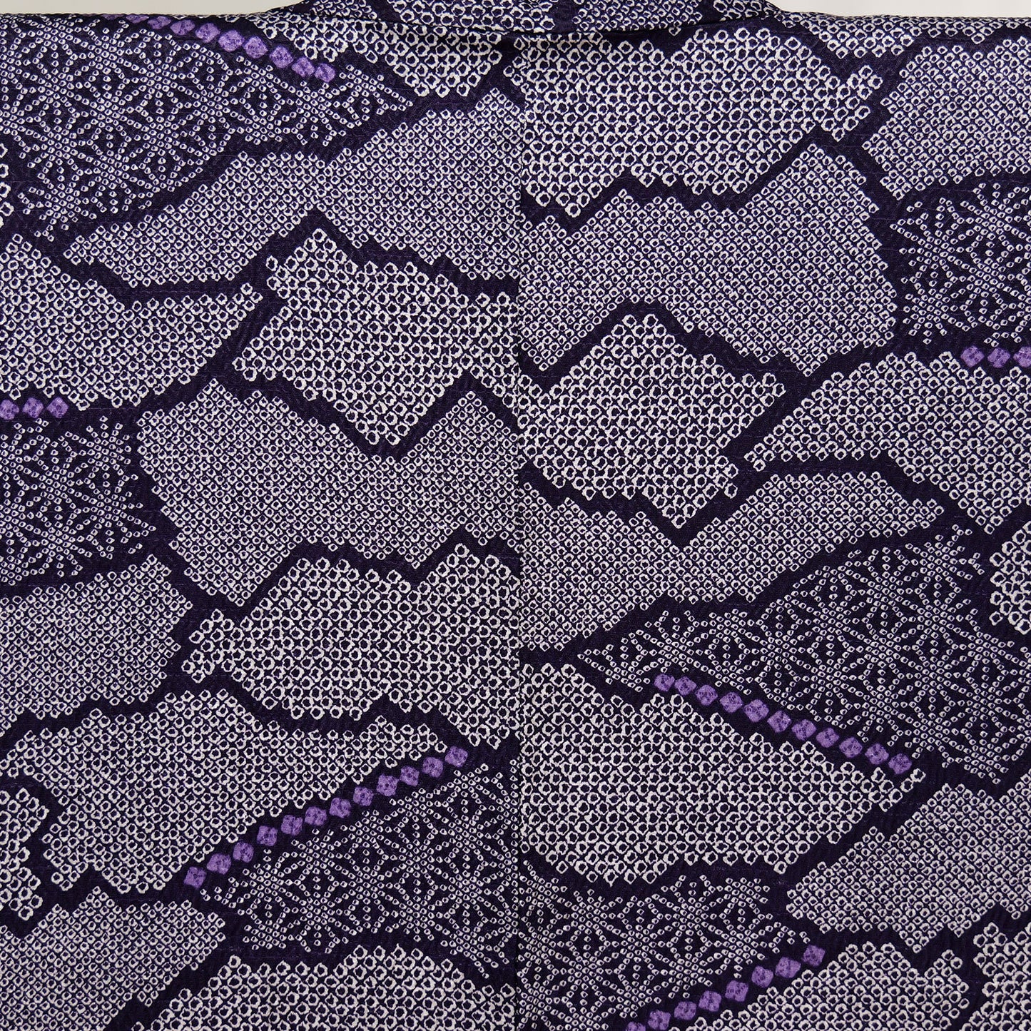 A dark purple haori with striking stencil dyeing|型染め絞りが印象的な暗めの紫の羽織