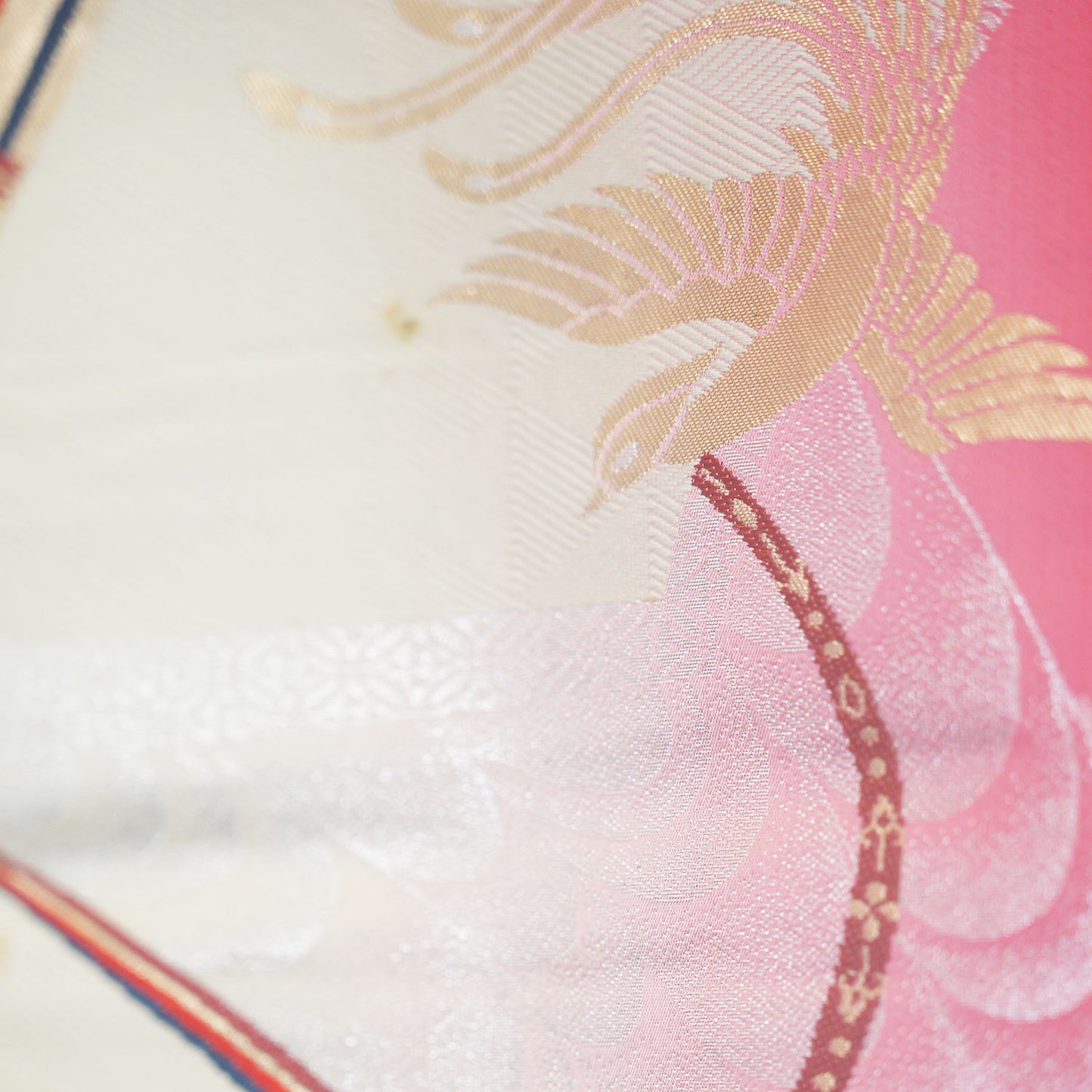 "Kimono Wall" A festive six-panel patterned obi sash in red and white, featuring a design of a phoenix|Kimono Wall 鳳凰が描かれた赤と白のおめでたい六通柄の袋帯