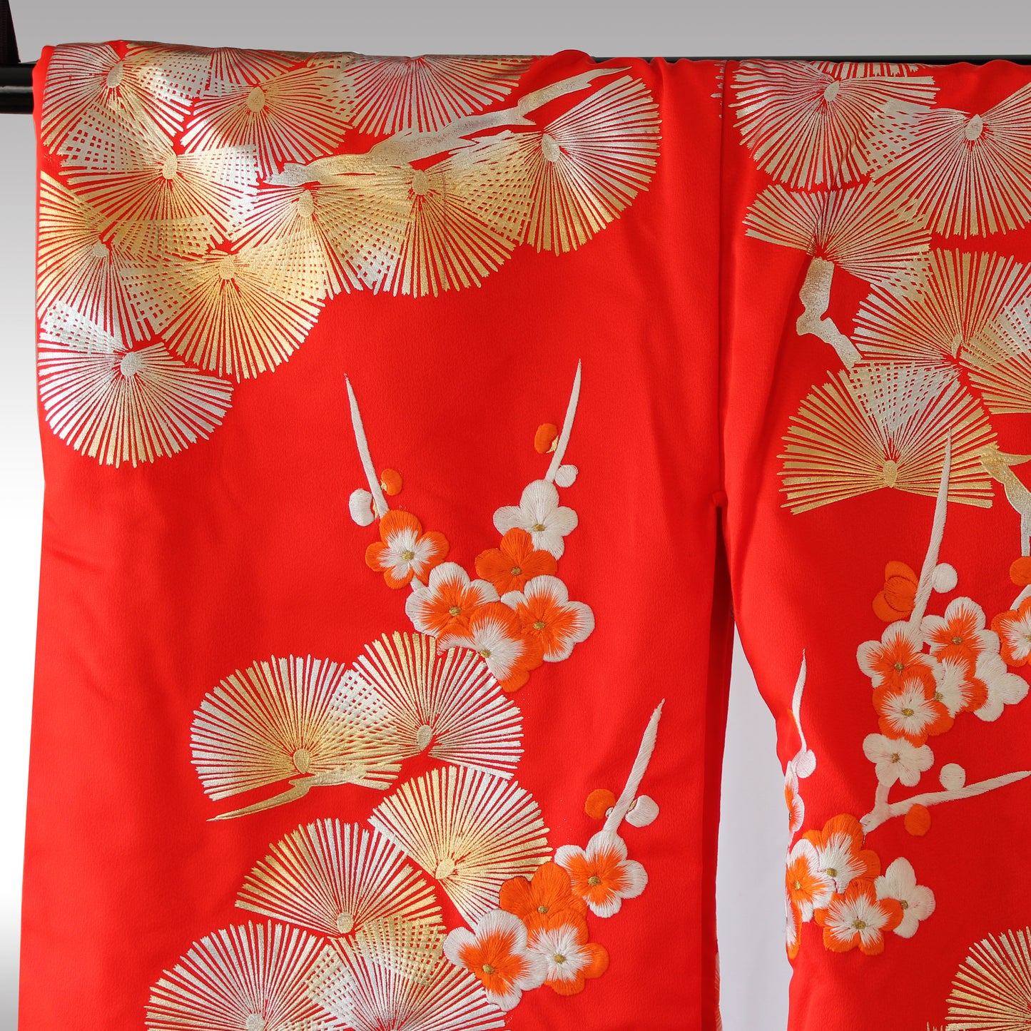 Kimono Uchikake(打掛) Vermilion-Red FlyingCrane Plum Embroidery GoldLeaf SilverLeaf Japanese Traditional Clothing Japan