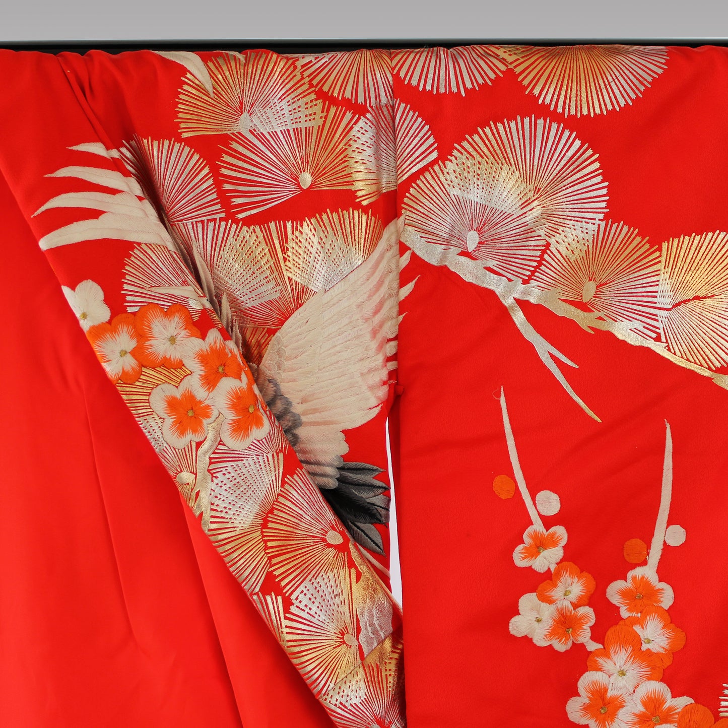 Kimono Uchikake(打掛) Vermilion-Red FlyingCrane Plum Embroidery GoldLeaf SilverLeaf Japanese Traditional Clothing Japan