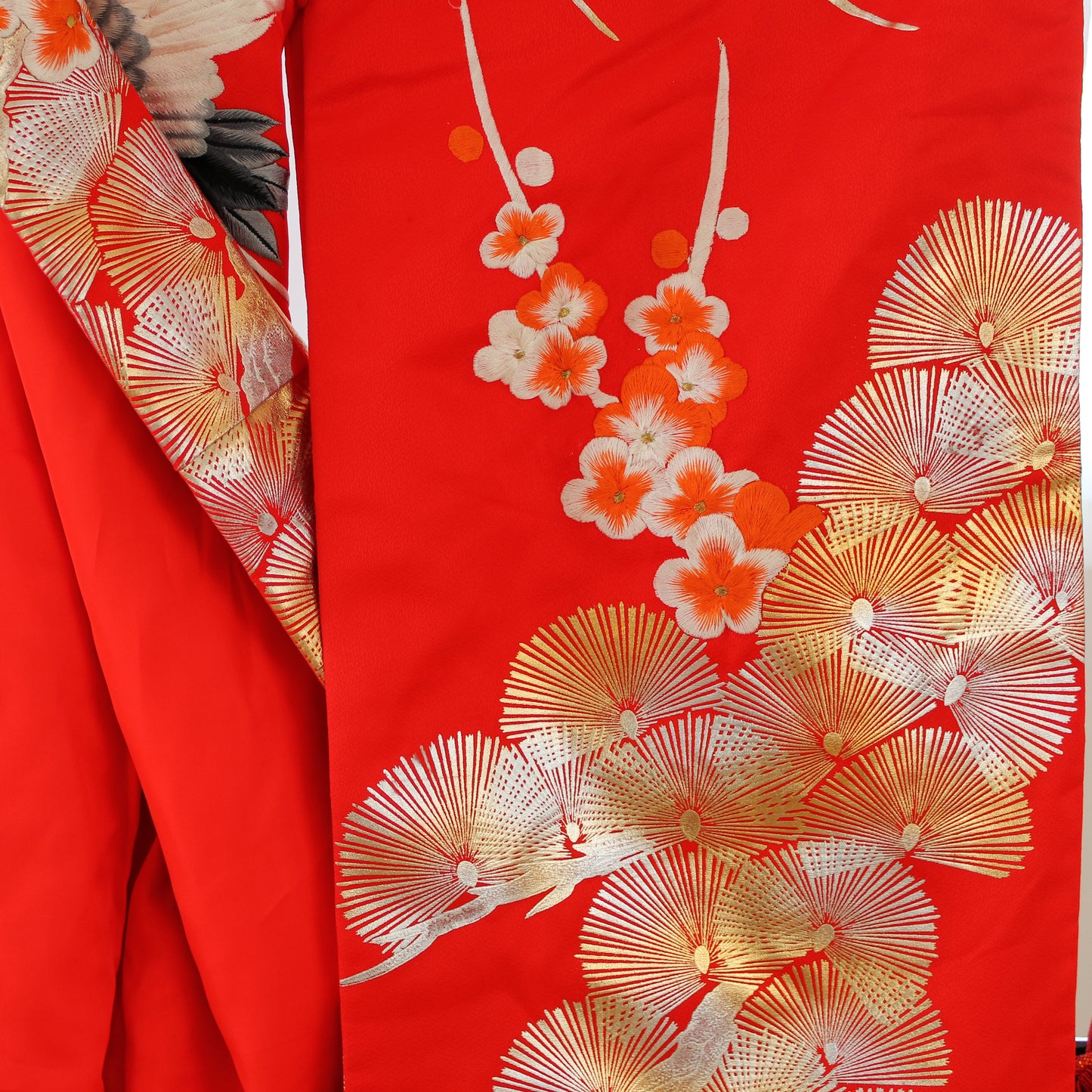 Kimono Uchikake(打掛) Vermilion-Red FlyingCrane Plum Embroidery GoldLeaf SilverLeaf Japanese Traditional Clothing Japan