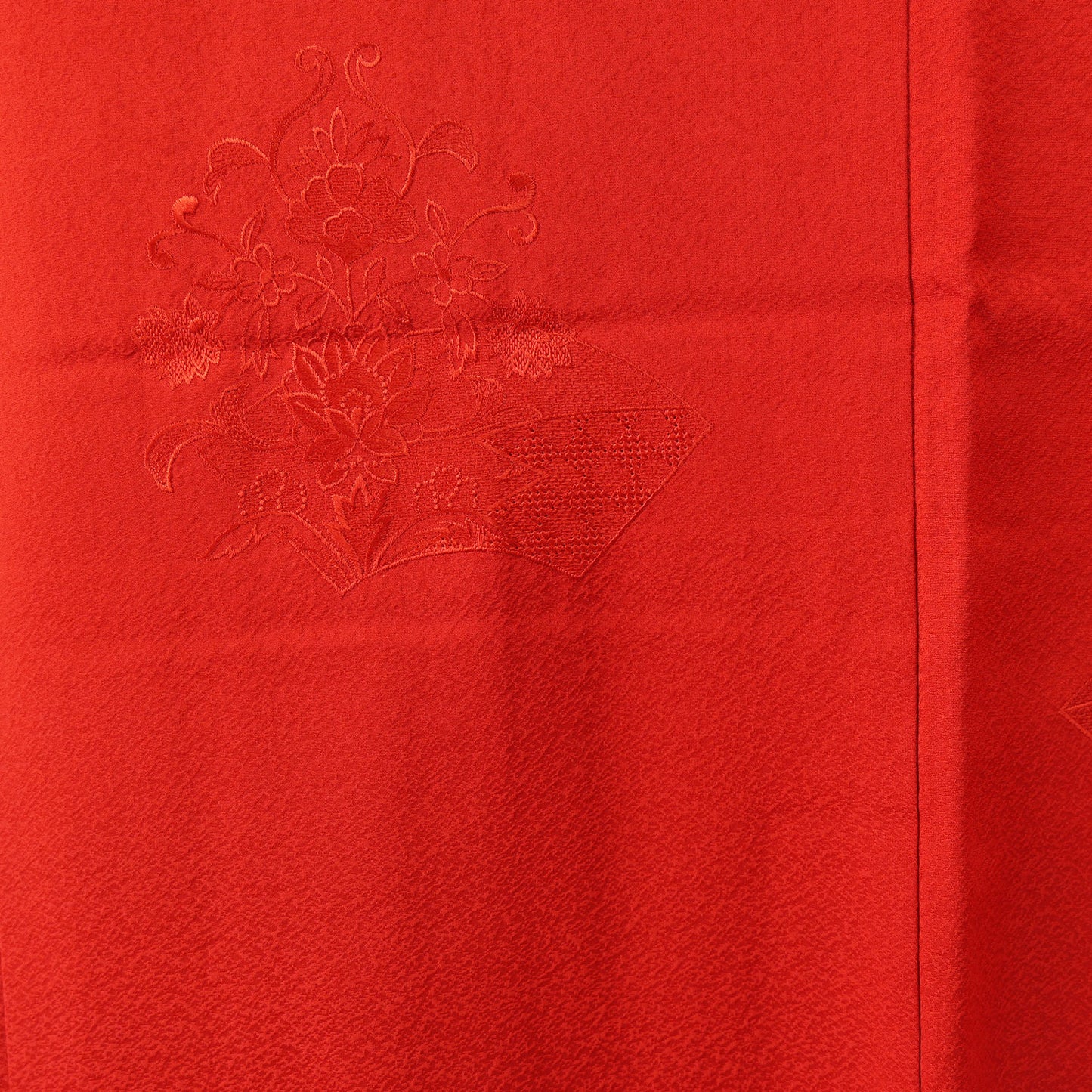 A calm vermilion women's haori coat with a single crest｜落ち着いた朱色の一つ紋入り女物羽織