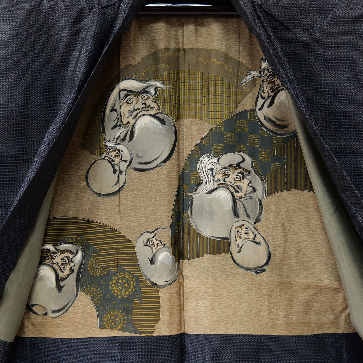 Daruma-patterned Oshima Tsumugi haori coat｜だるま柄の大島紬の羽織