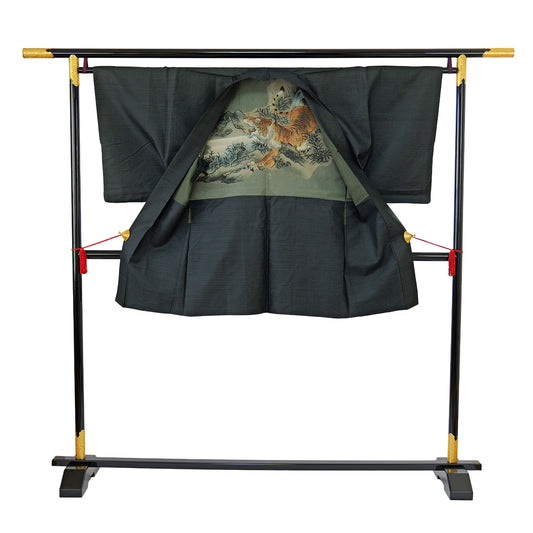 A men's haori jacket made of indigo Oshima with a striking hand-painted tiger pattern｜手書き虎柄が迫力のある藍大島の男物羽織