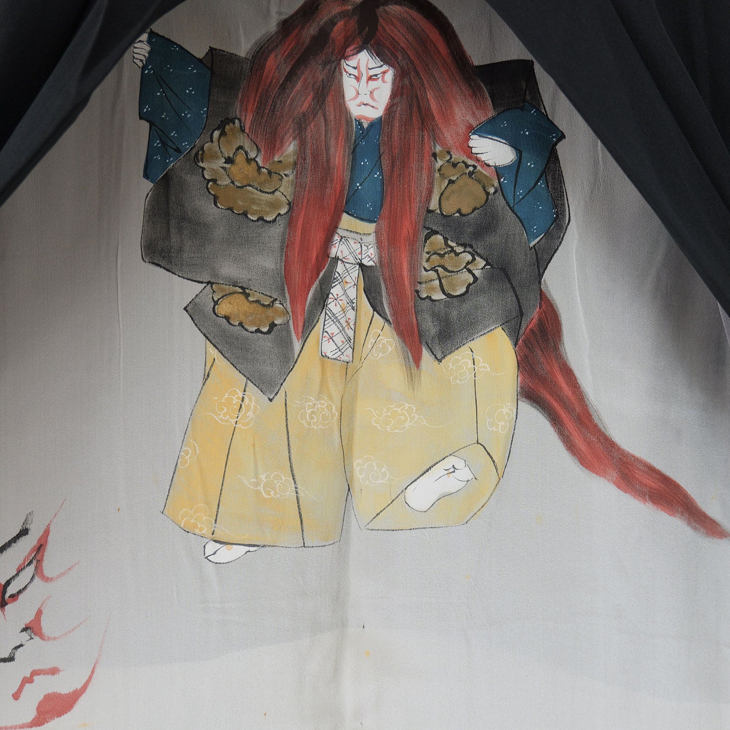 A men's haori coat made of habutae fabric with five crests of a flag and wisteria.｜羽二重の生地にのぼり藤の五つ紋が入った男物羽織