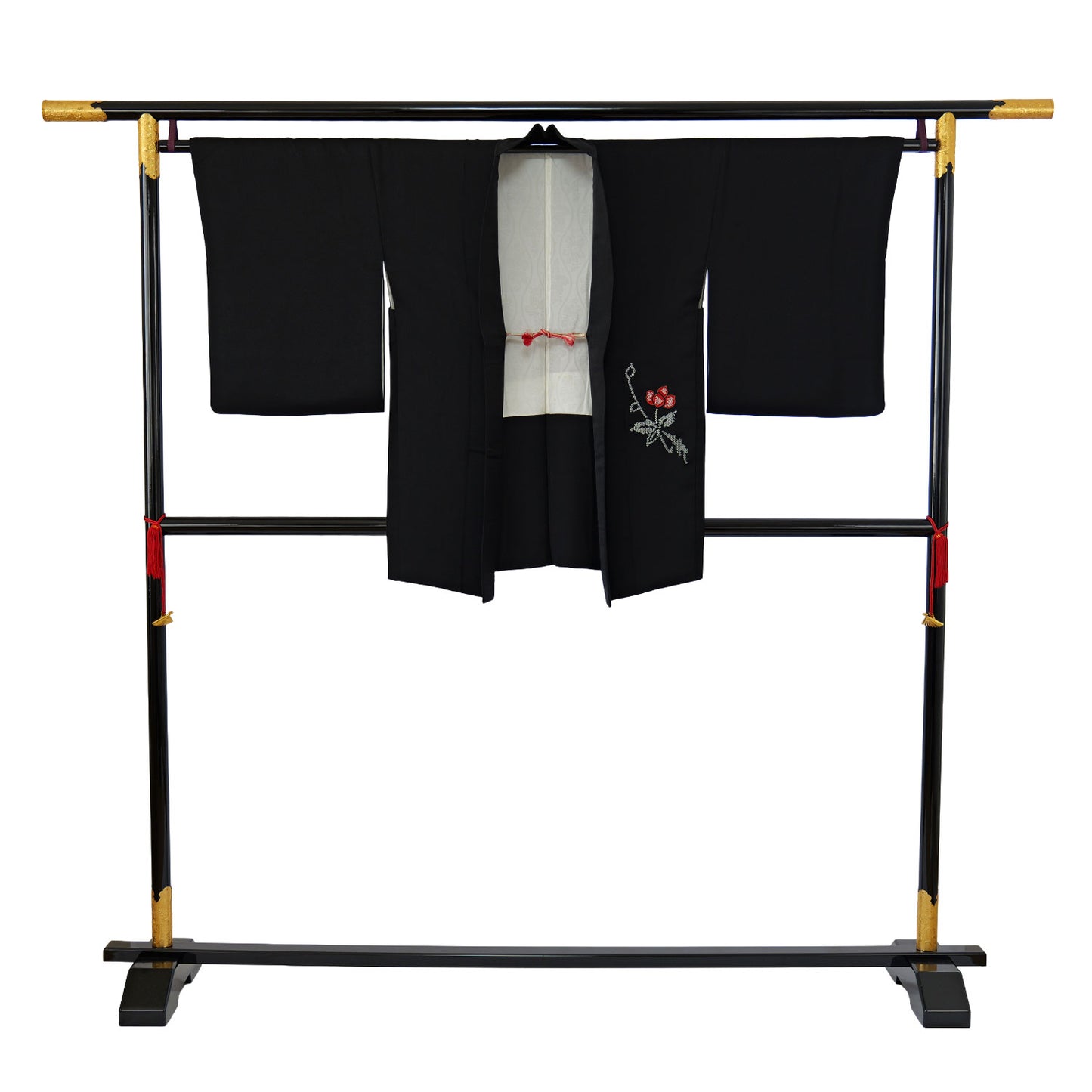 A women's habutae haori coat with a striking red flower pattern on a black background｜黒地に赤花が印象的な女物の羽二重羽織