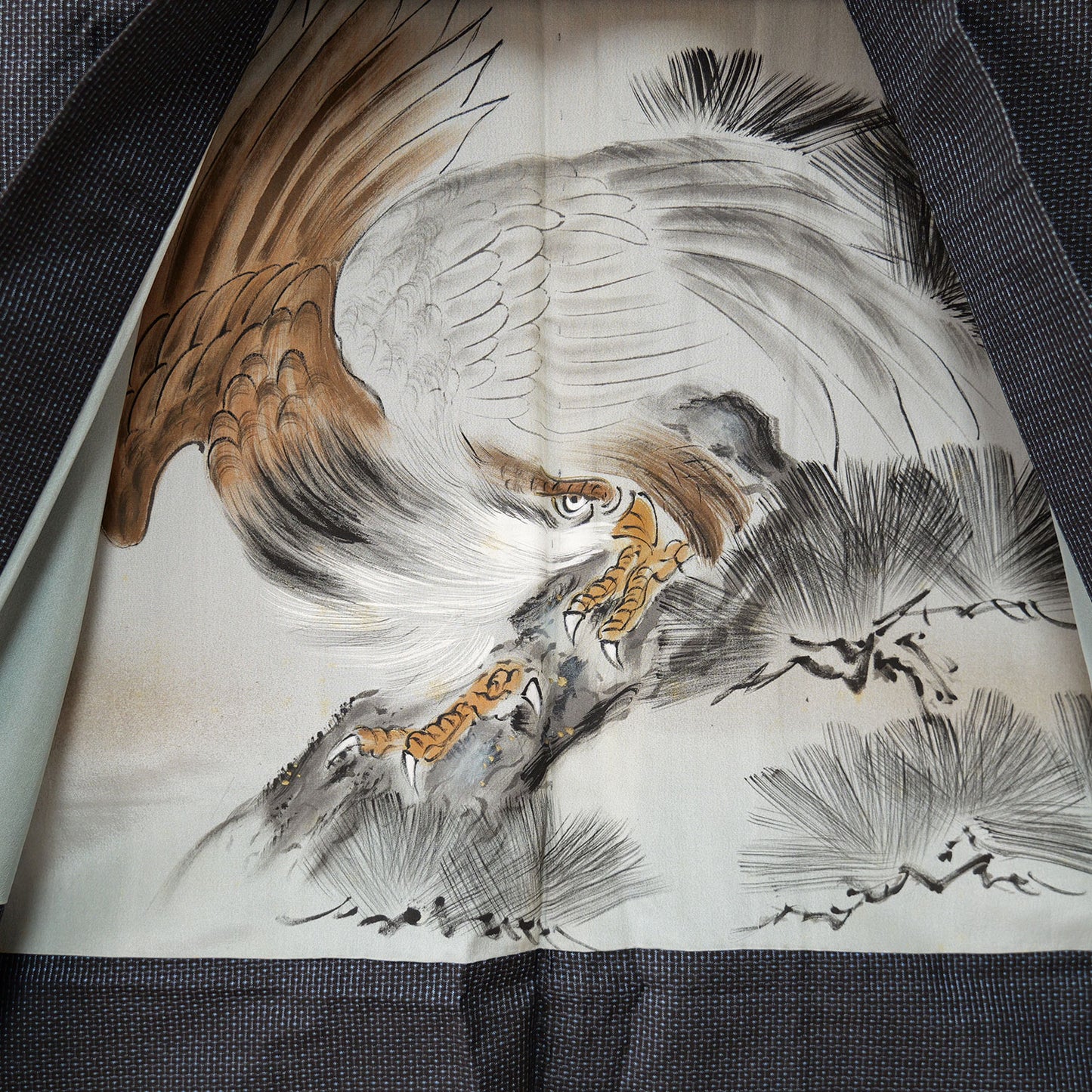 A men's haori coat in indigo Oshima with a striking eagle design｜迫力あるワシの絵が印象的な藍大島の男物羽織