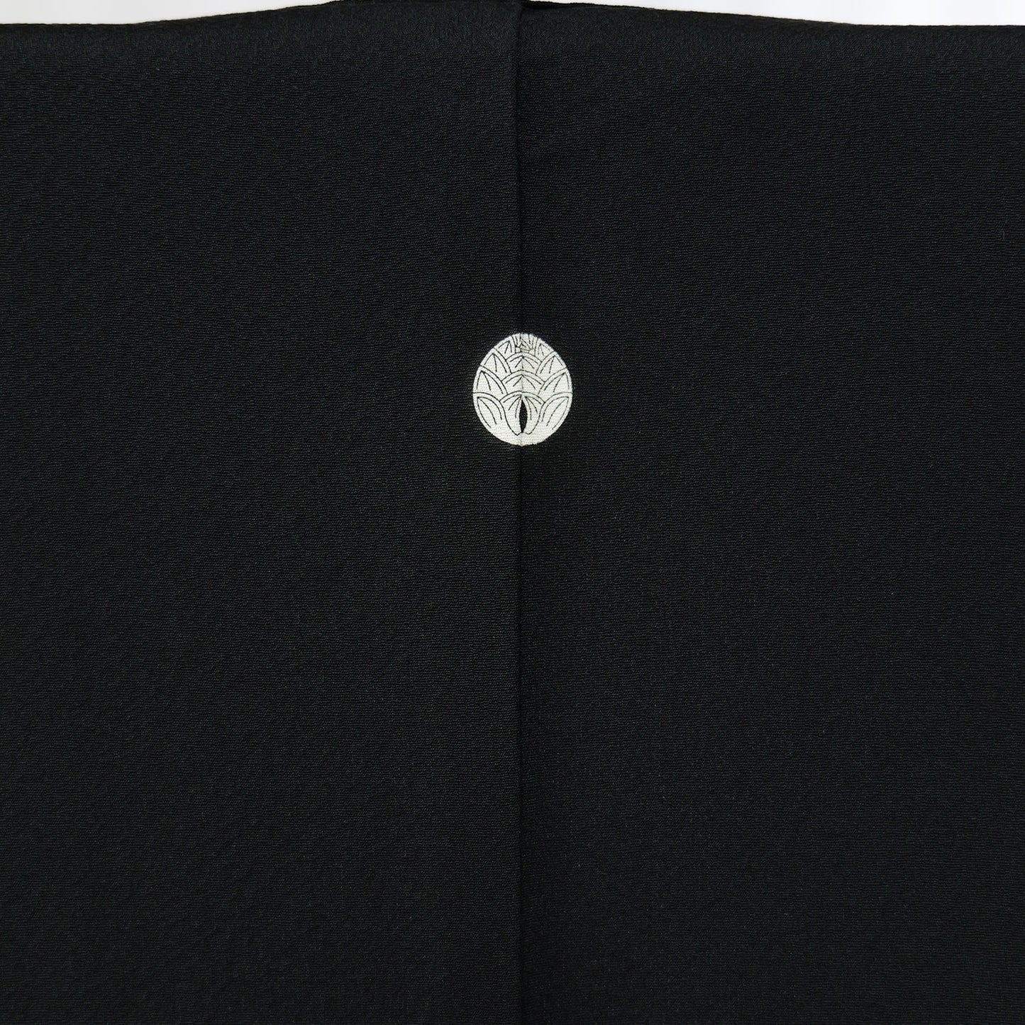 A women's haori coat made of crepe fabric with gold thread woven into it｜ちりめん地の金糸を織り込んだ女物羽織