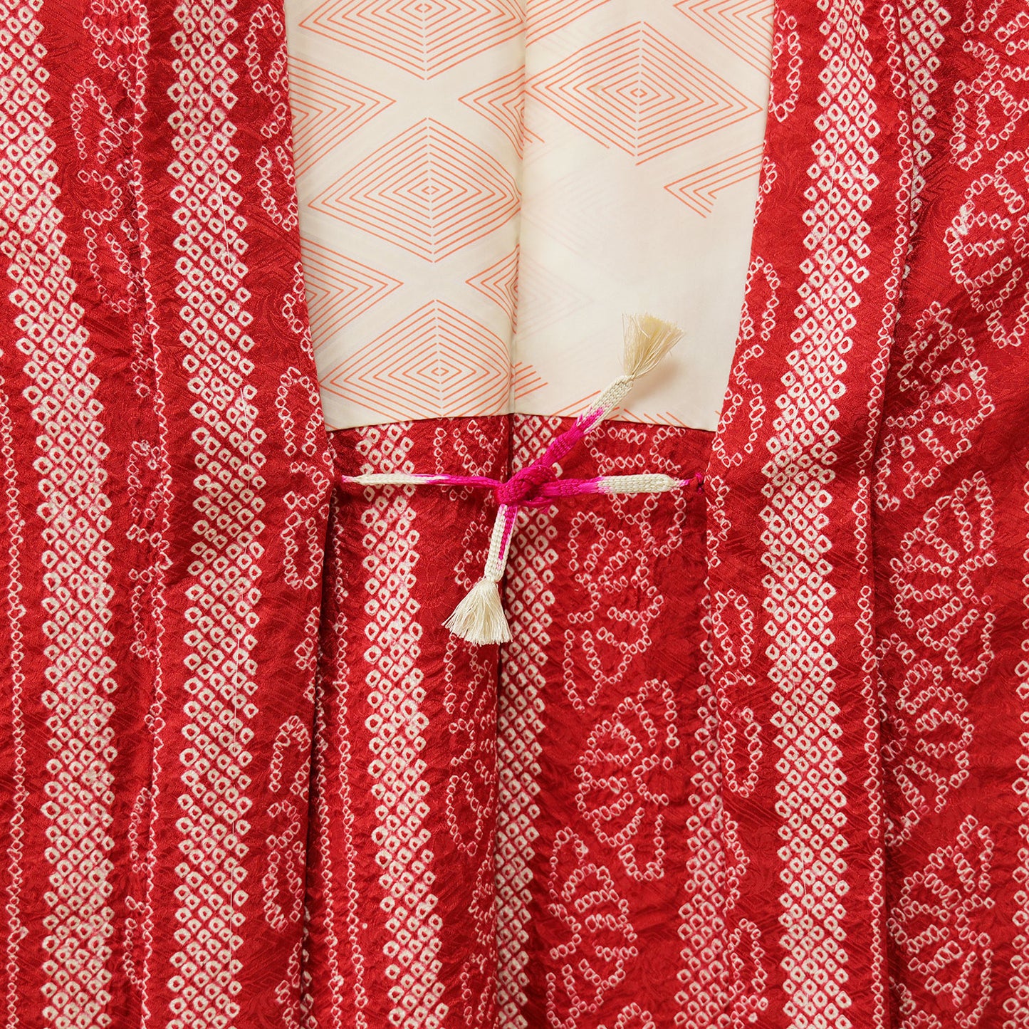 A vermilion-red women's haori coat with striking stencil dyeing｜型染め絞りが印象的な朱赤の女物羽織