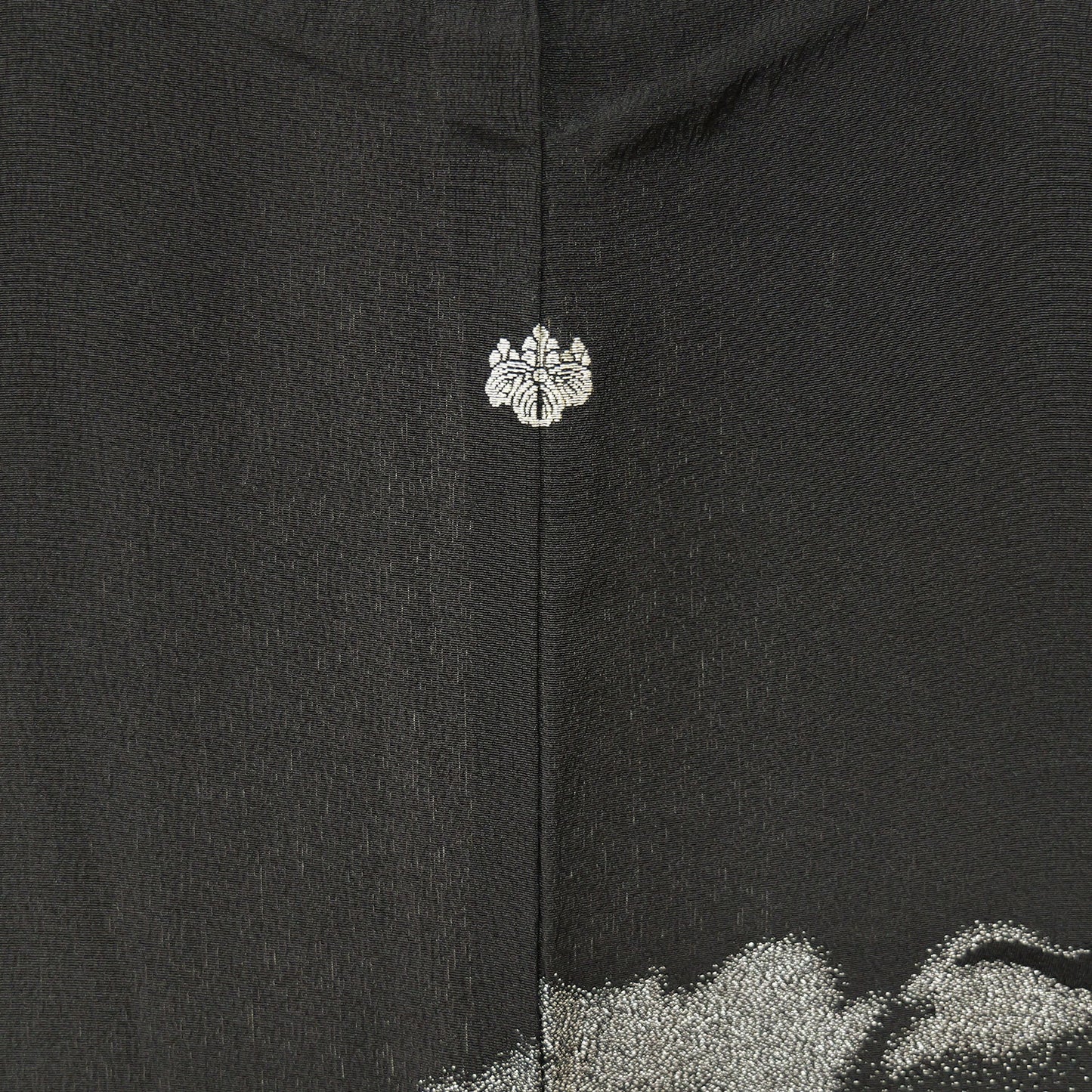 A gorgeous women's haori with gold and silver threads woven into it｜金糸銀糸の織り込みが豪華な女物羽織