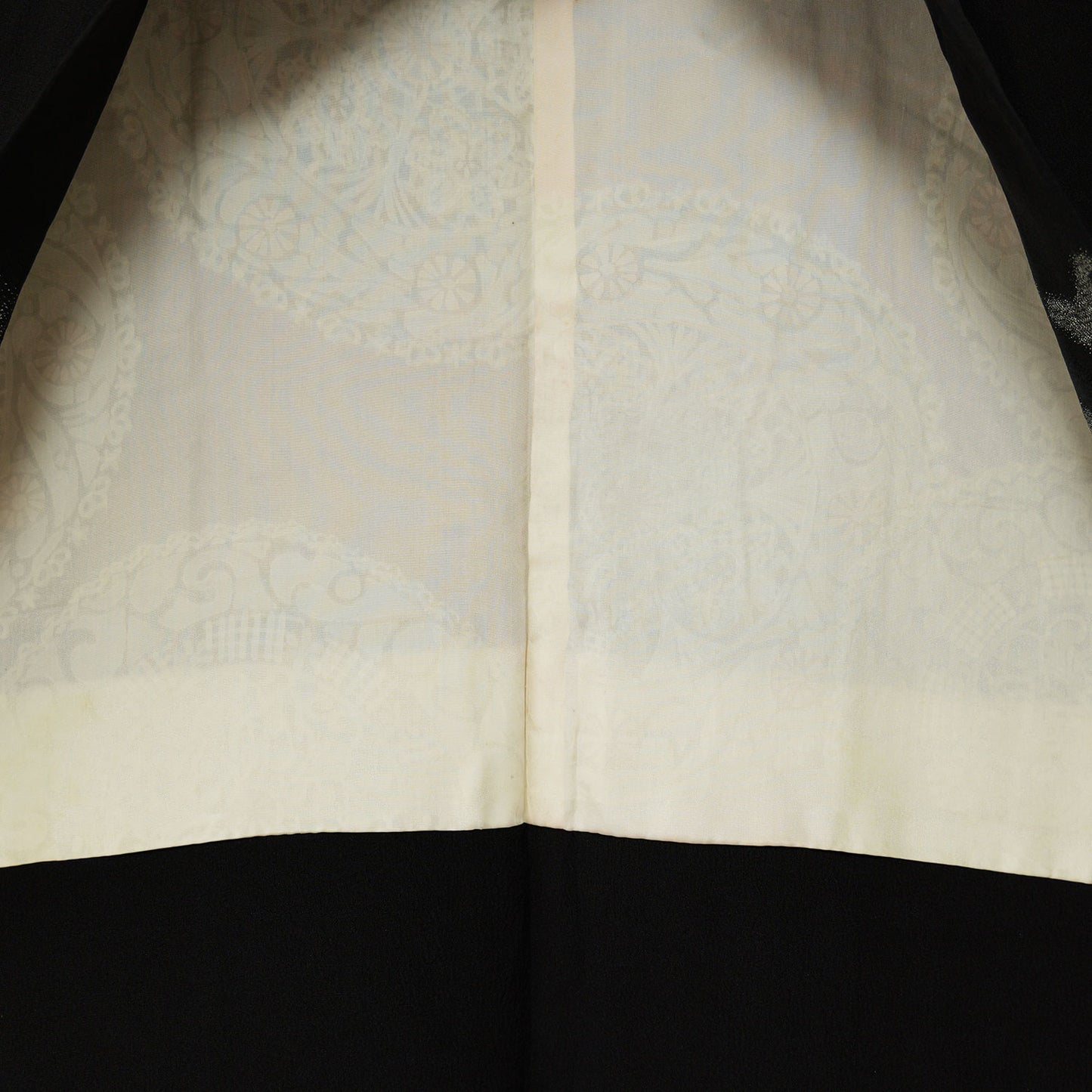A gorgeous women's haori with gold and silver threads woven into it｜金糸銀糸の織り込みが豪華な女物羽織