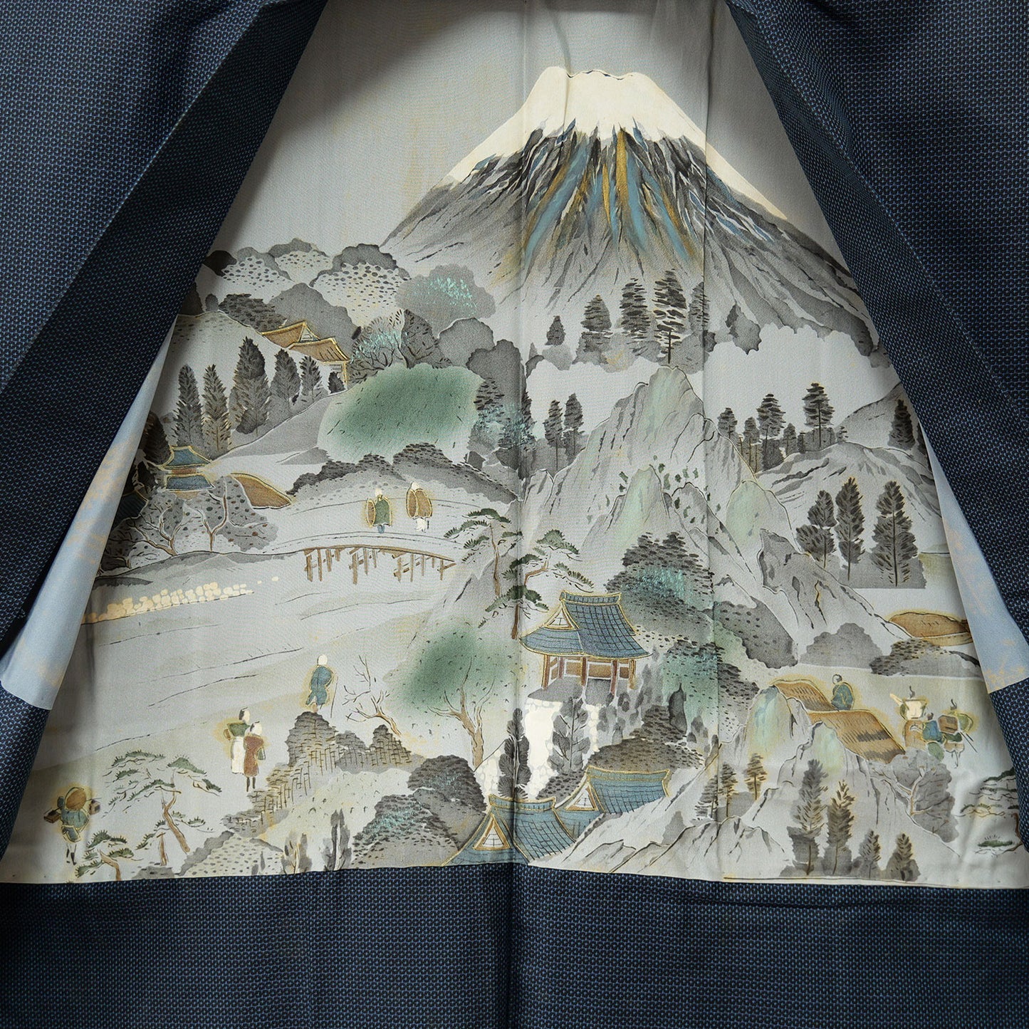 An indigo Oshima men's haori with a striking hand-painted Mt. Fuji lining｜手書き富士山の裏地が印象的な藍大島の男物羽織