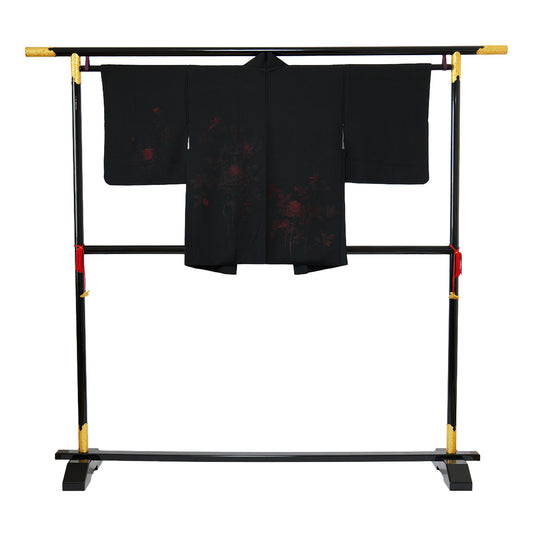 A haori with a subdued floral pattern woven into it｜落ち着いた色合いの花柄を織り込んだ羽織