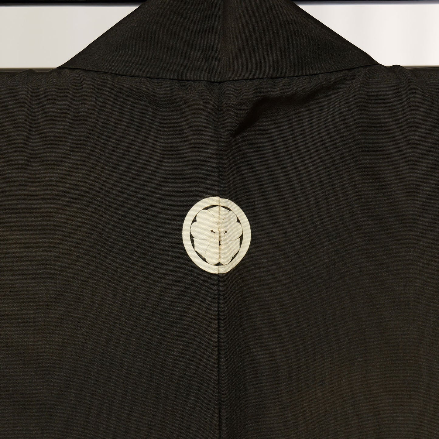 A men's habutae haori with a Japanese landscape on the lining｜裏地に日本の風景が表現された羽二重の男物羽織