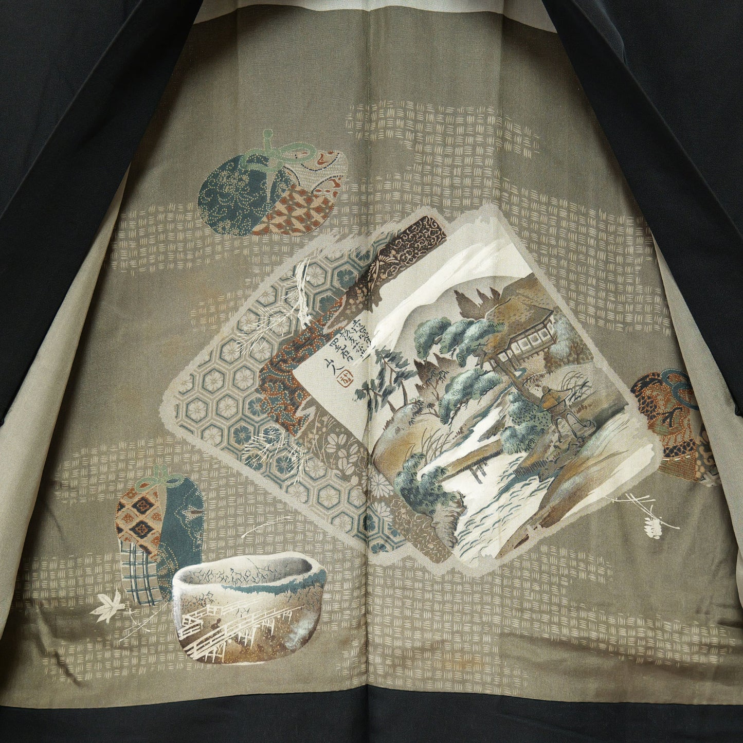 Men's haori with tea ceremony utensils on the lining｜裏地に茶道具を表現した男物羽織