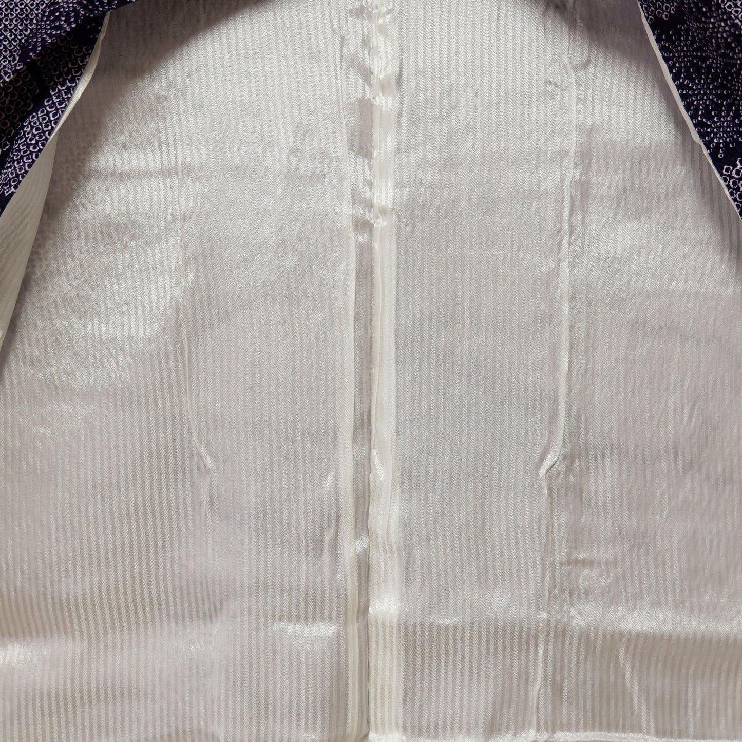 A dark purple haori with striking stencil dyeing｜型染め絞りが印象的な暗めの紫の羽織