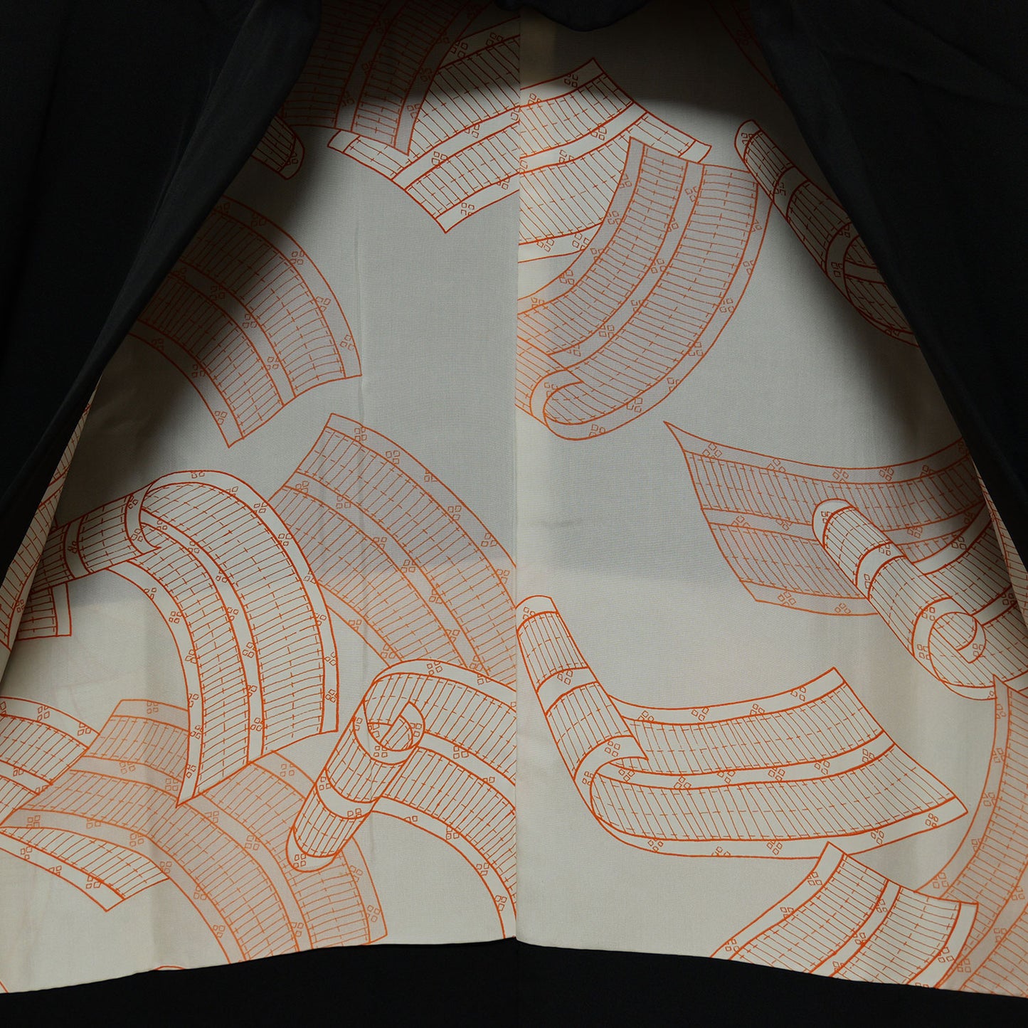 A women's haori coat with an eye-catching kokeshi doll pattern｜こけし文様が目をひく女物羽織