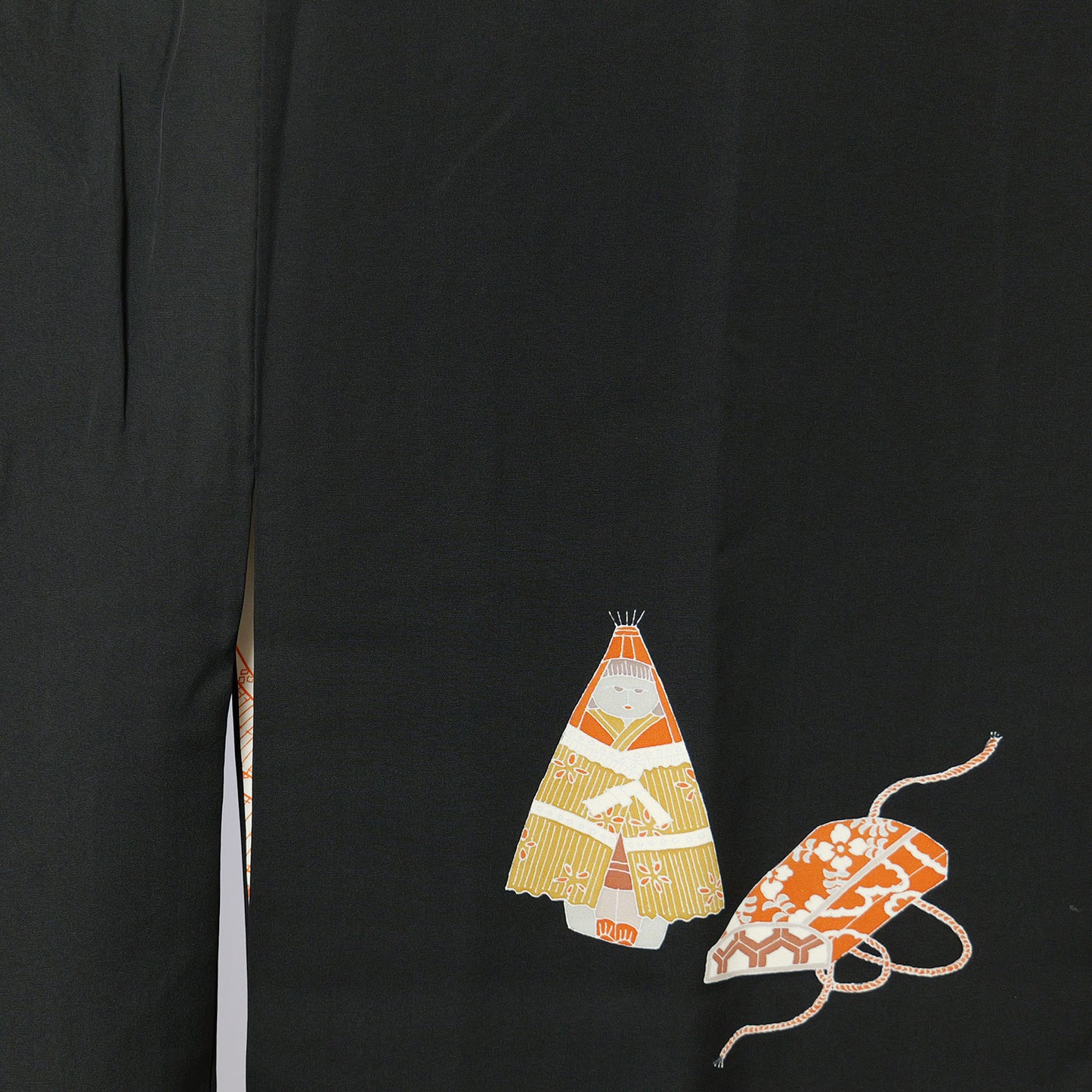 A women's haori coat with an eye-catching kokeshi doll pattern｜こけし文様が目をひく女物羽織